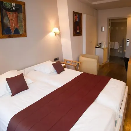 Bourgoensch Hof 3*